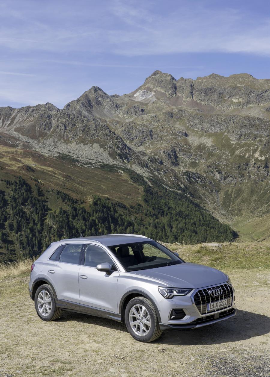  Audi Q3 Advanced 2018 года  (WW) (фото 37 из 46)